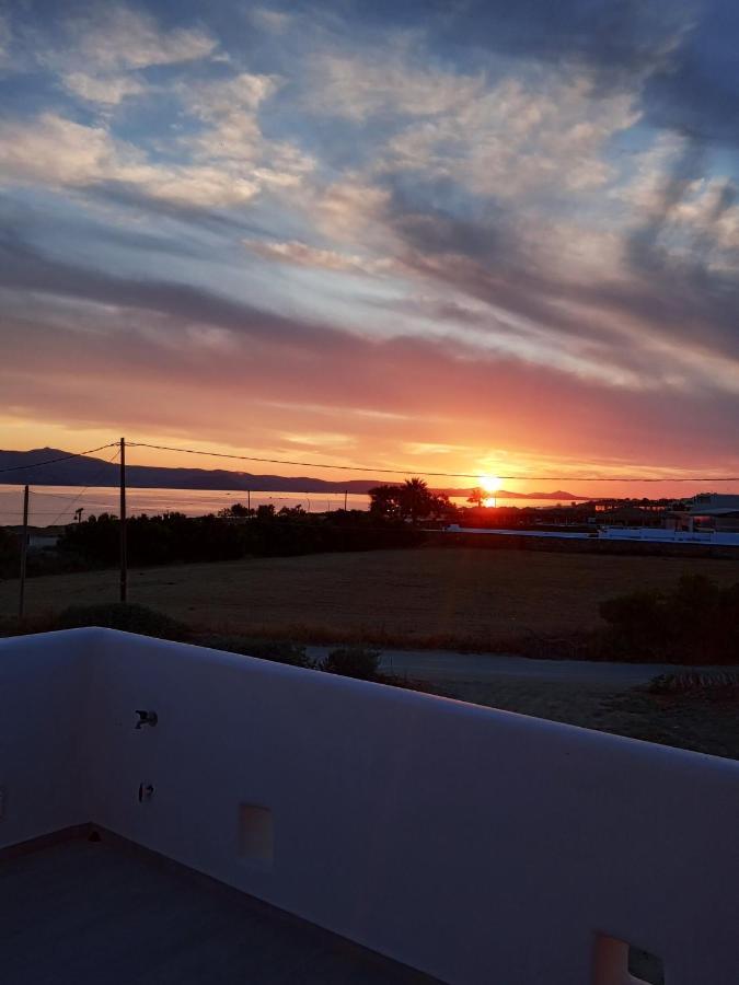 Kalais Sea Vibes, Beachfront Suites - A 10 Minute Drive Away From Naxos Town - Next To The Bus Stop Pláka Exteriör bild