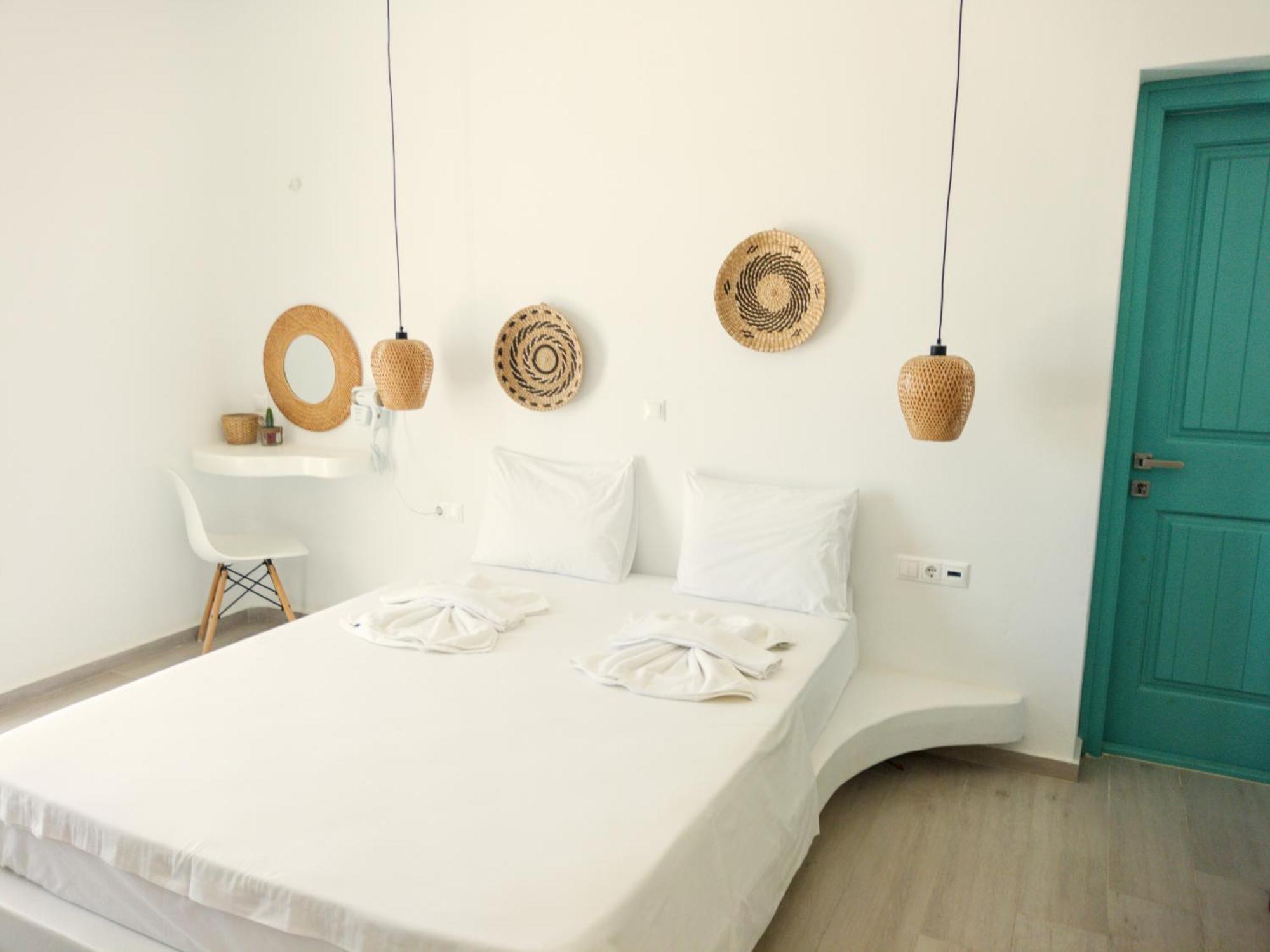 Kalais Sea Vibes, Beachfront Suites - A 10 Minute Drive Away From Naxos Town - Next To The Bus Stop Pláka Rum bild